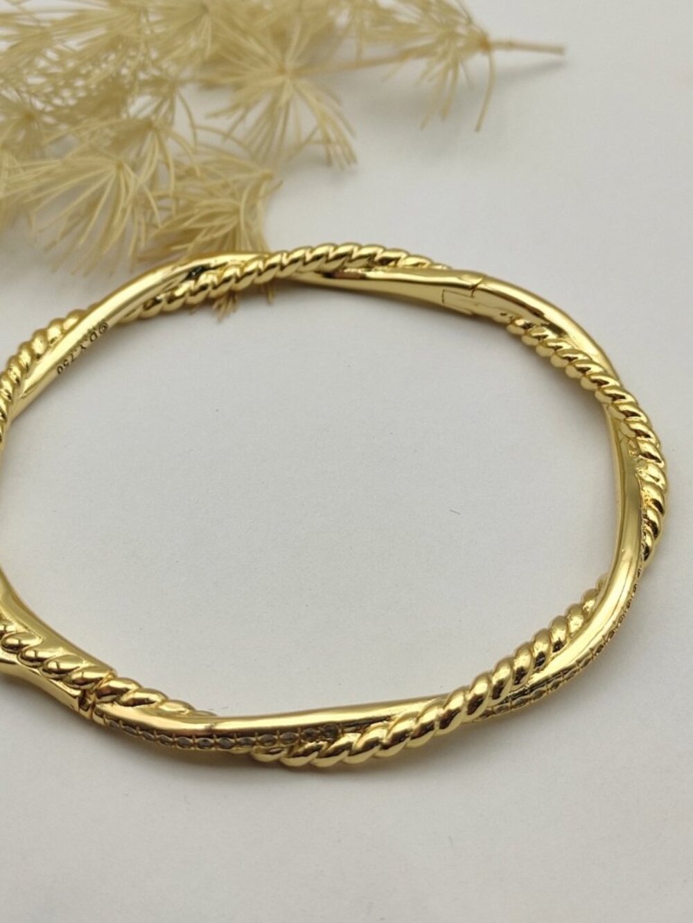 ◽️David Yurman◽️ 4.4mm Gold “Infinity” Interlaced Bracelet - Picture 5 of 7